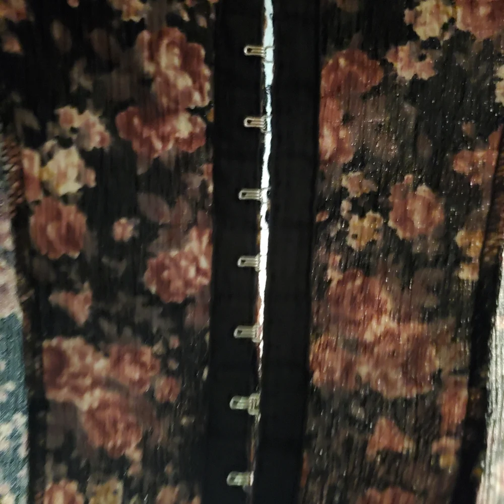 Flower Pattern Top - Picture 7 of 8